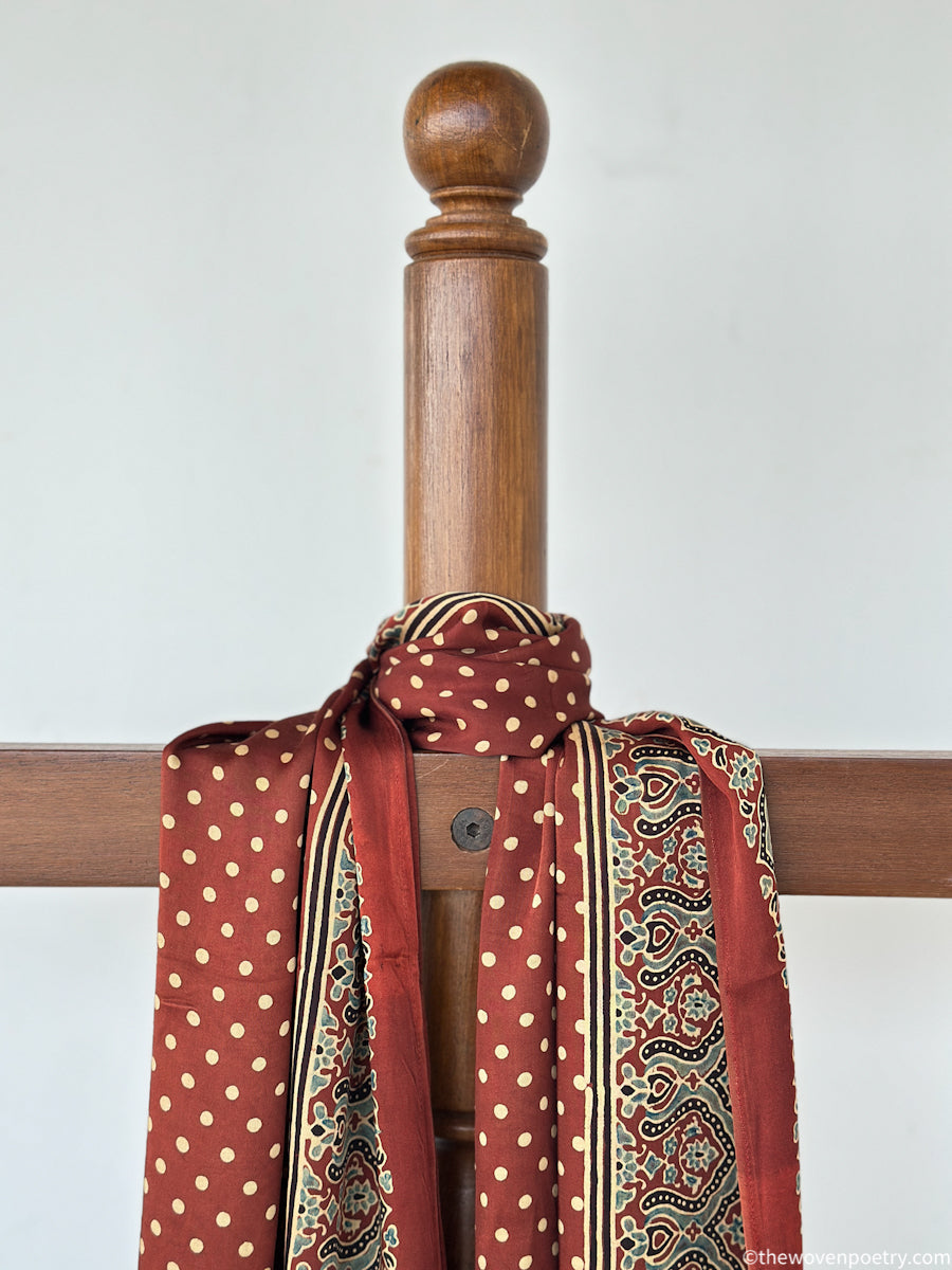 HANCRAFTED STOLES