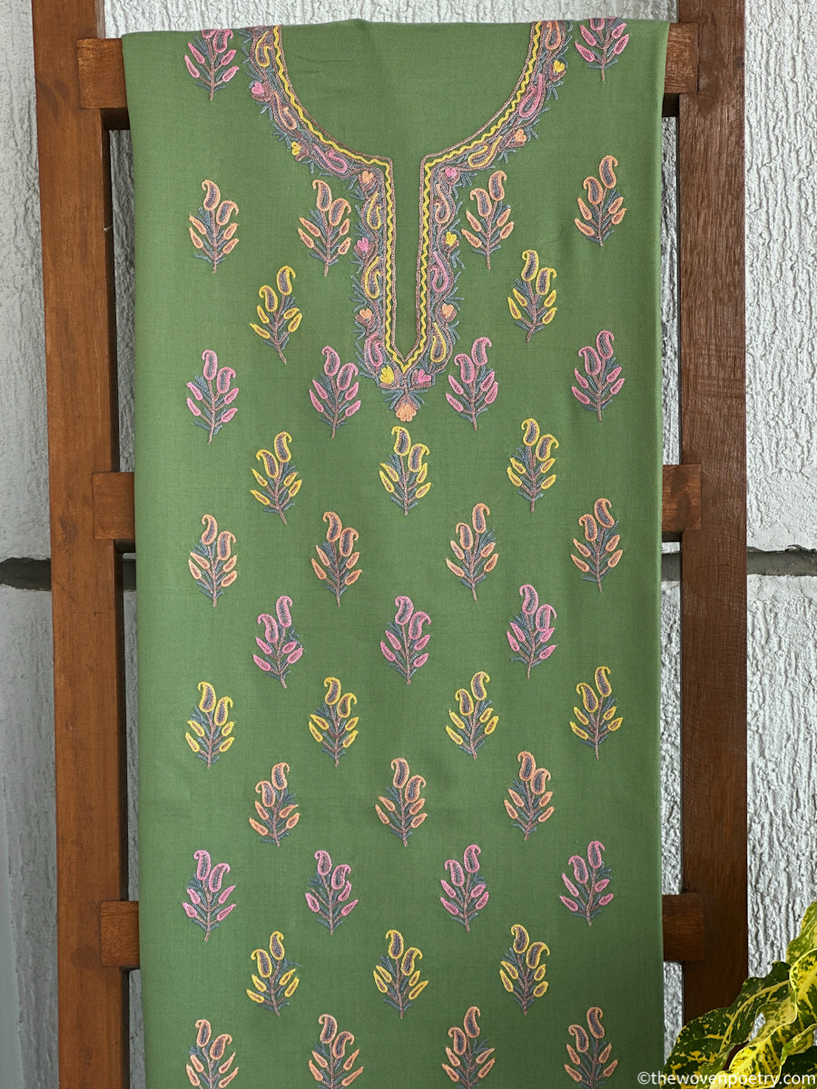 Mulberry cotton 2 piece suit set in green with hand Ari embroidery by Woven Poetry