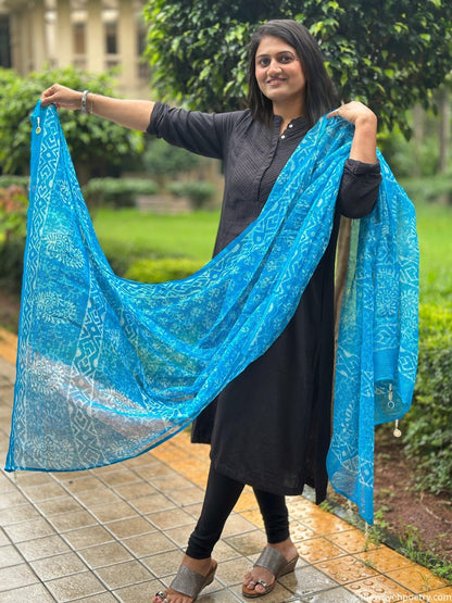 NEELA AASMAAN