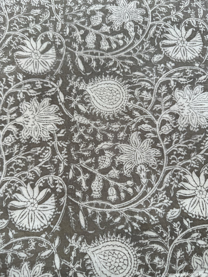 MONOCHROME PAISLEY (PER METRE)