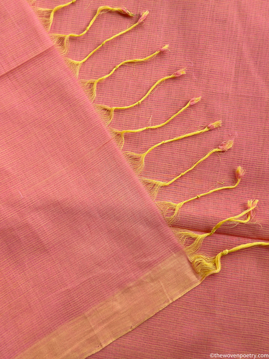 Handloom peach saree texture